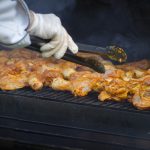 Tamers Catering 19.08.2016, Gegrillte, Hähnchenkeulen vom Grill, Foto: Andreas Reichelt